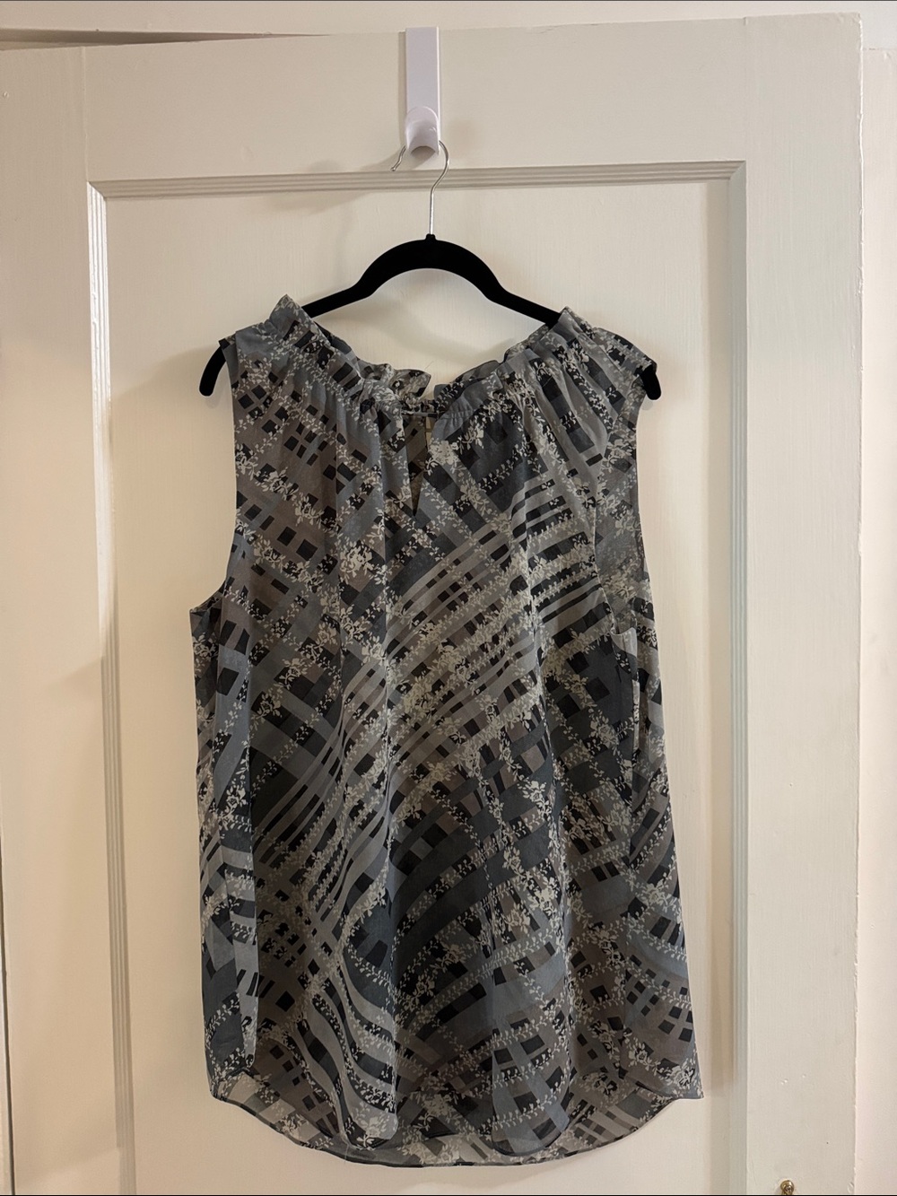CAbi Sleeveless Grey Patterned Blouse